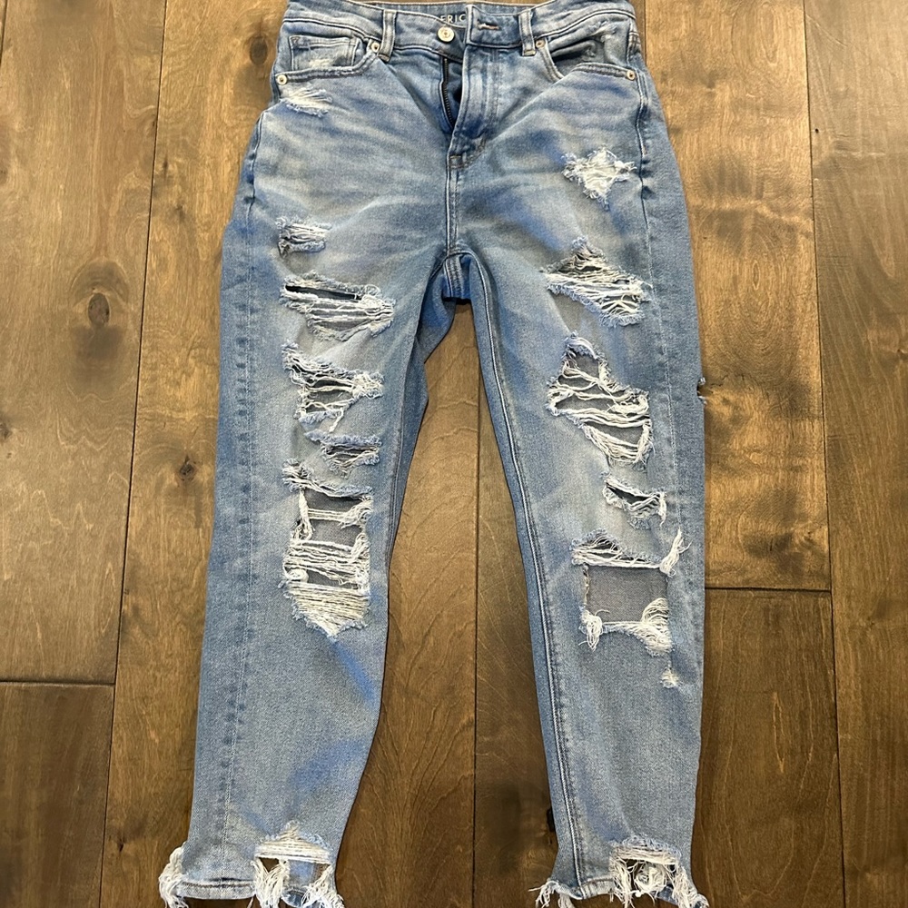 American Eagle distressed denim size 2 short